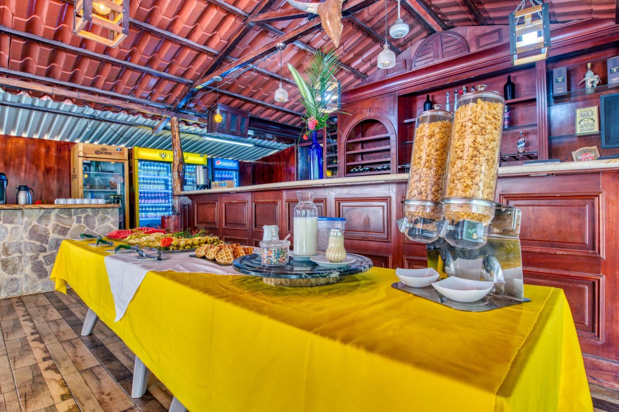 Atlantida Lodge Cahuita Eksteriør bilde