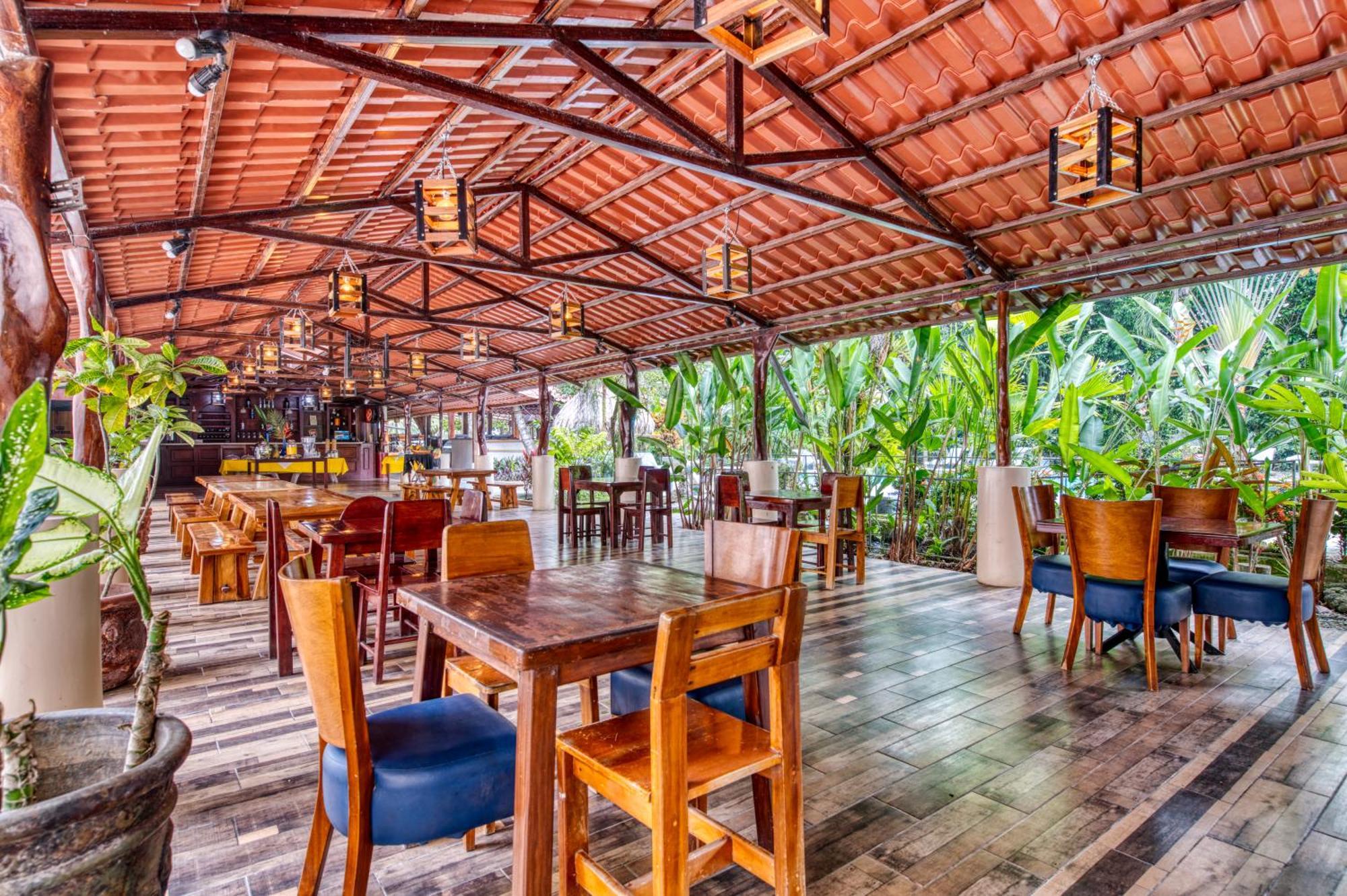 Atlantida Lodge Cahuita Eksteriør bilde