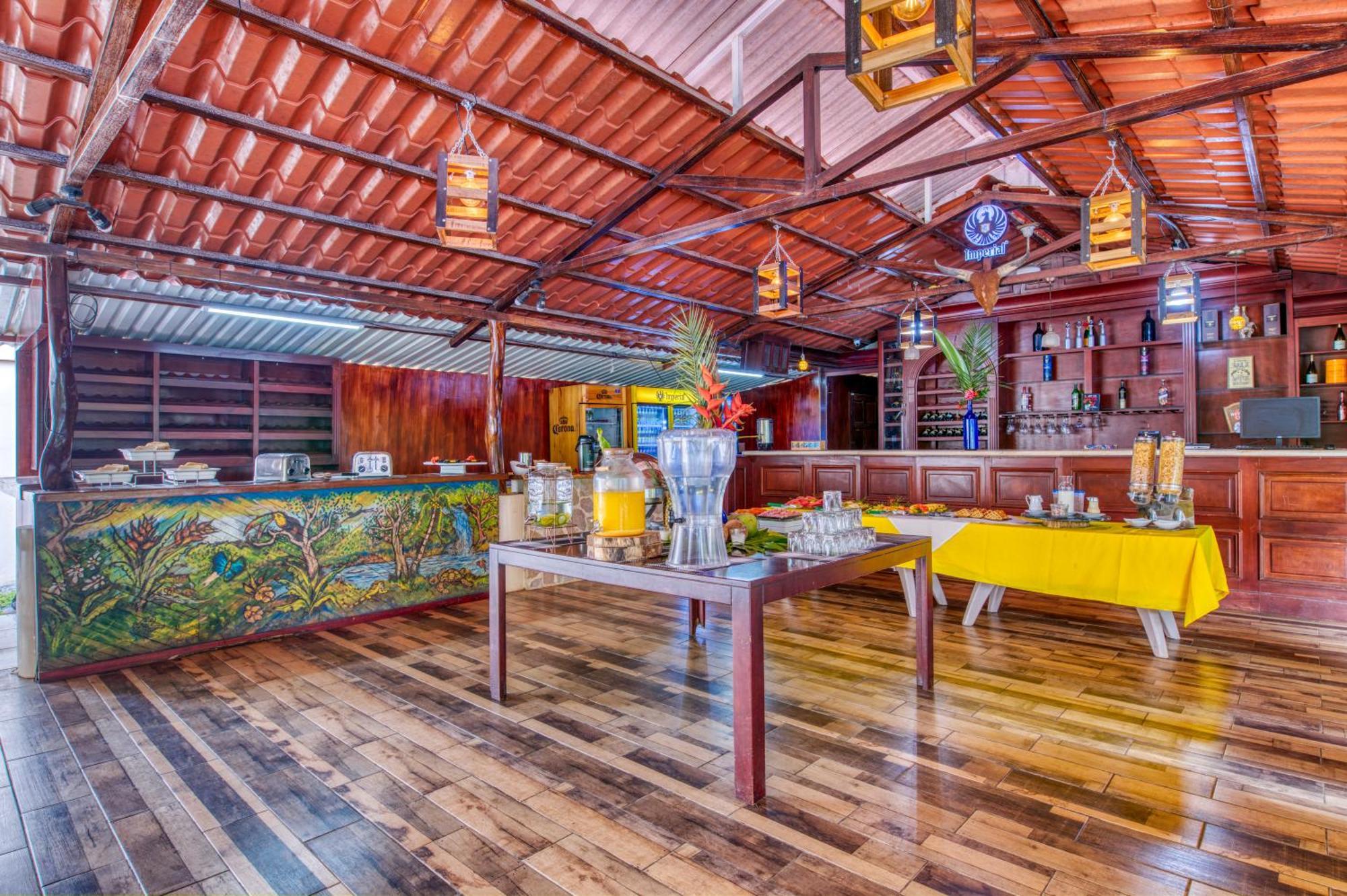 Atlantida Lodge Cahuita Eksteriør bilde