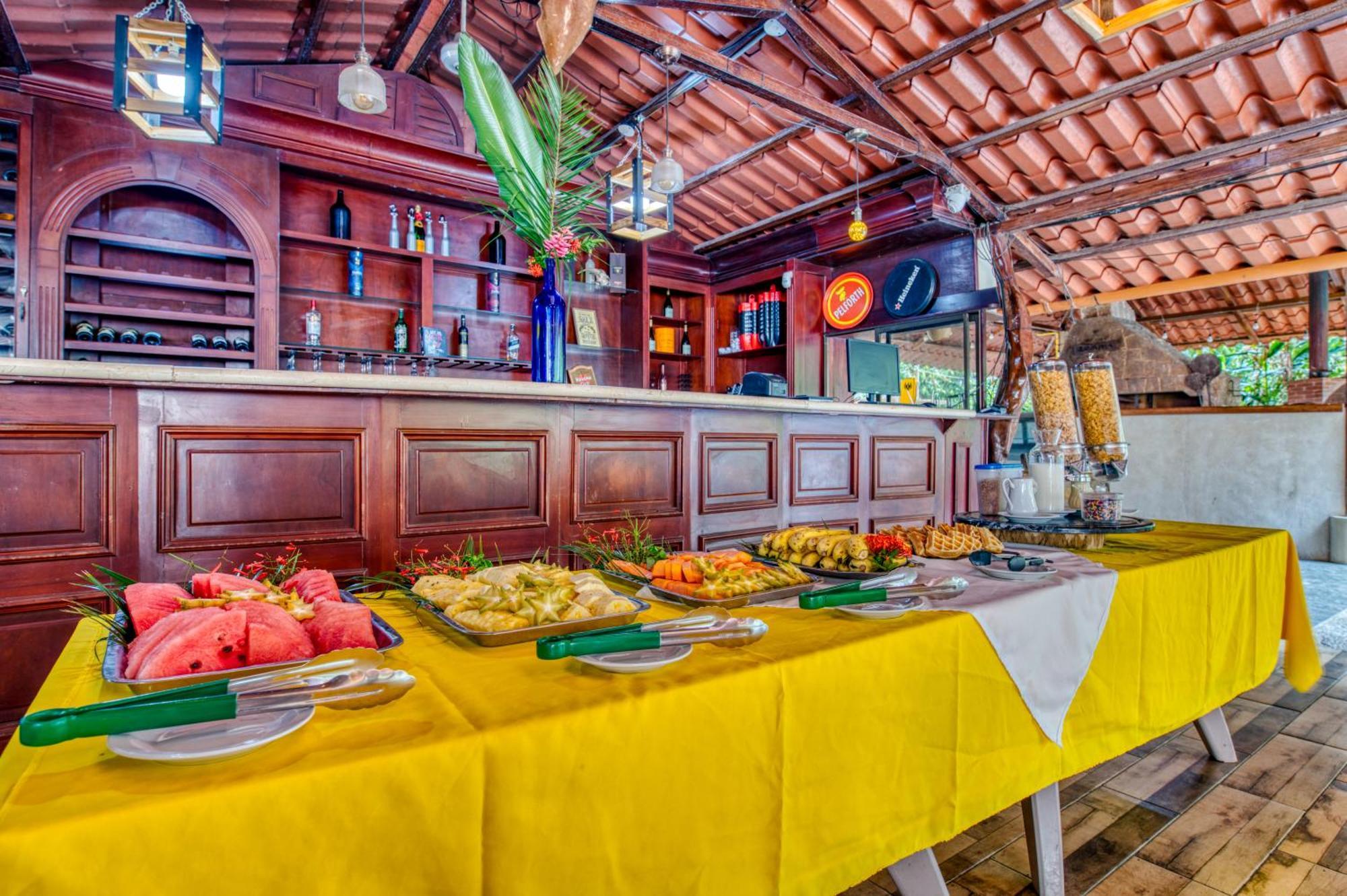 Atlantida Lodge Cahuita Eksteriør bilde