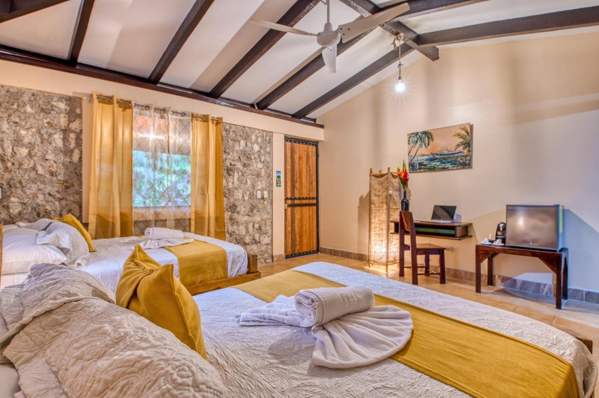 Atlantida Lodge Cahuita Eksteriør bilde