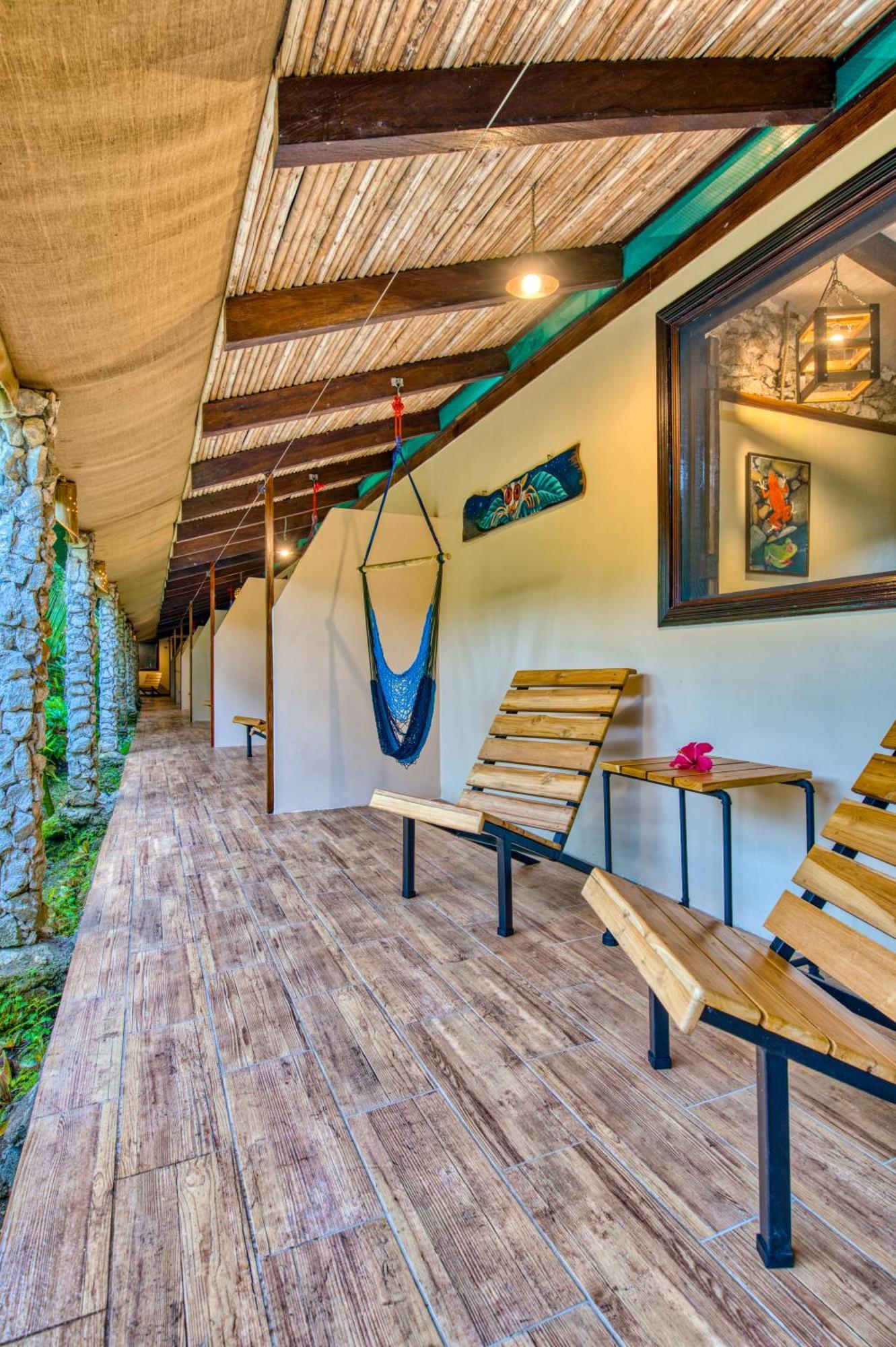Atlantida Lodge Cahuita Eksteriør bilde