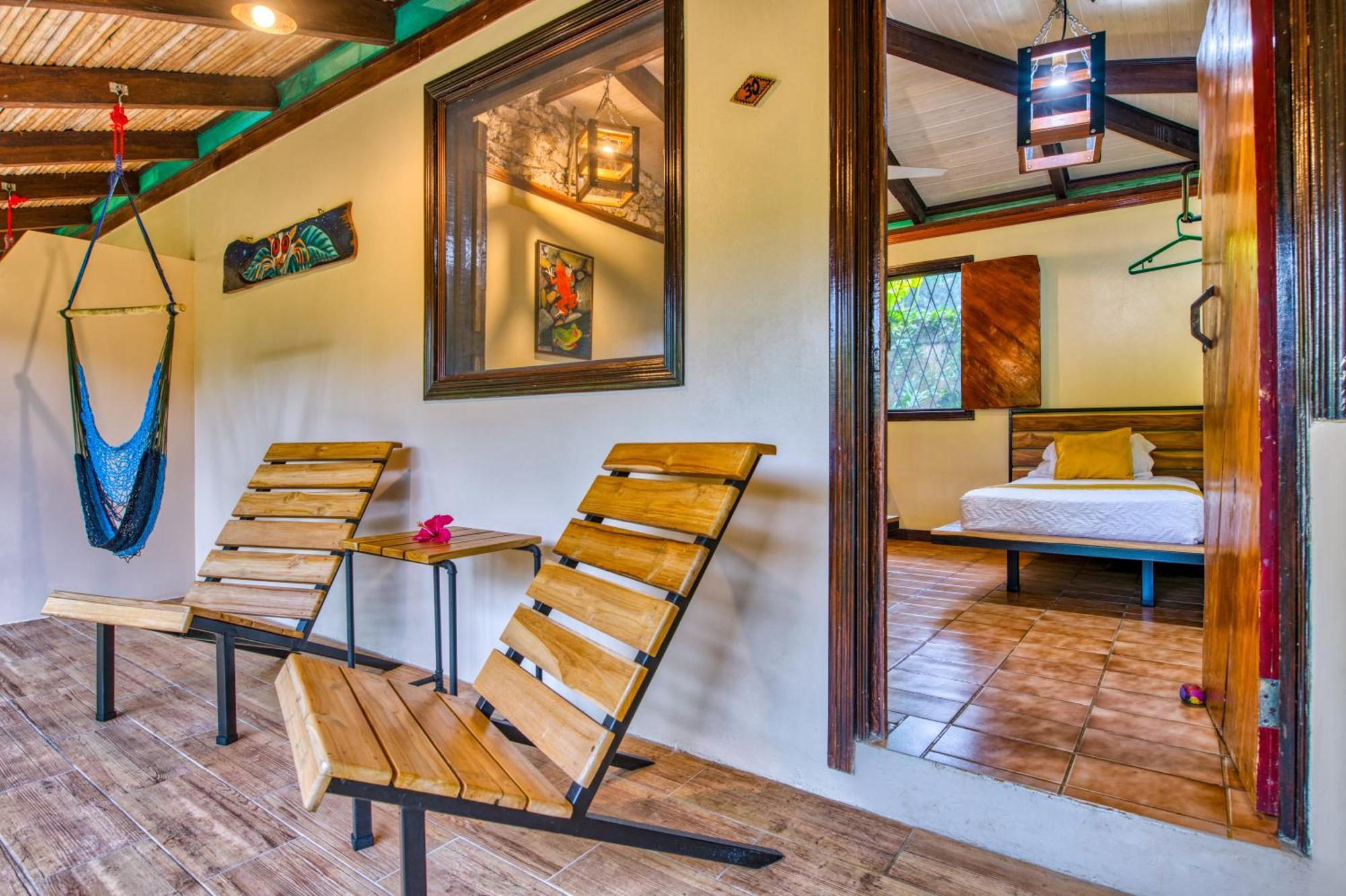 Atlantida Lodge Cahuita Eksteriør bilde