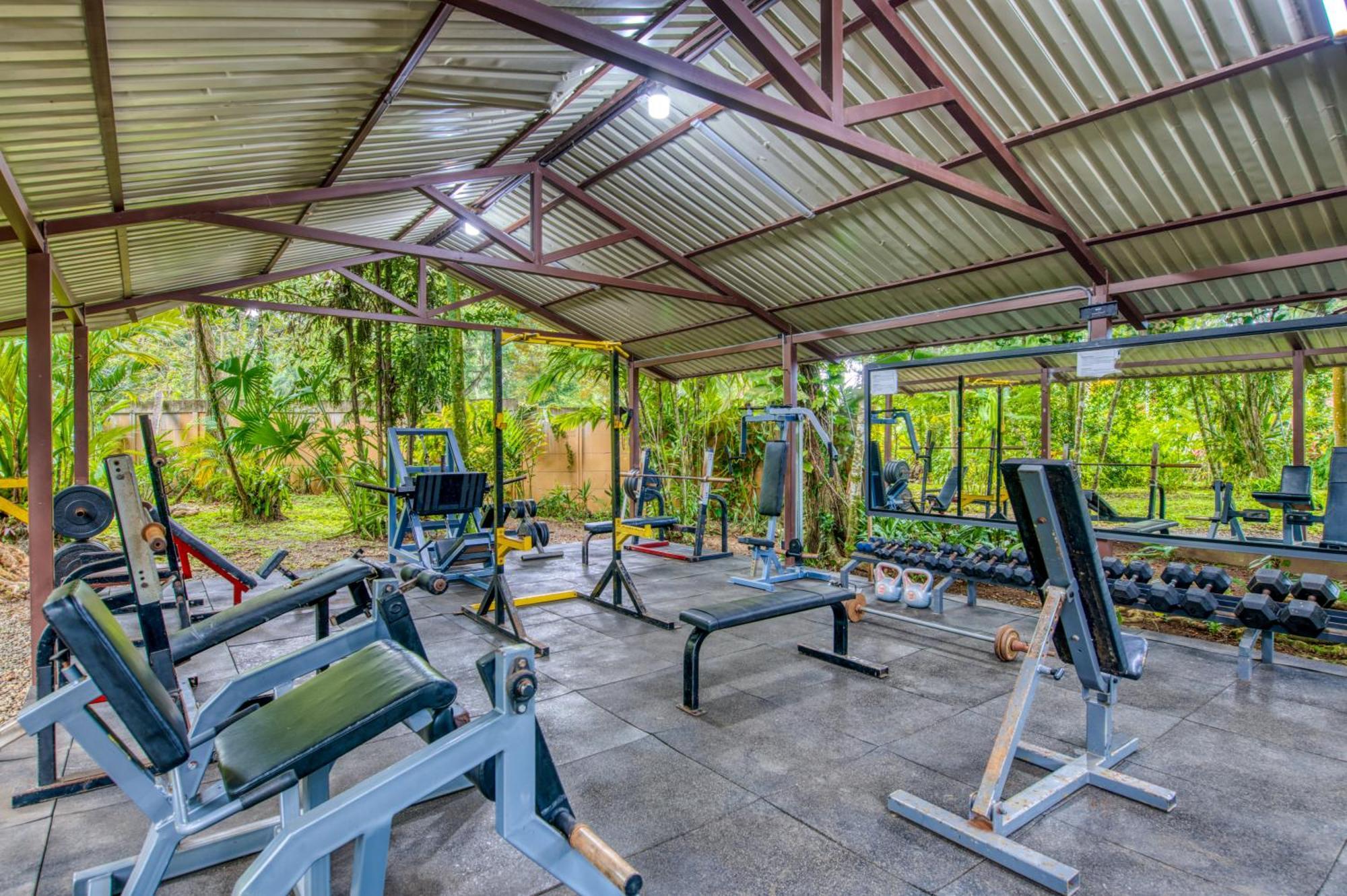 Atlantida Lodge Cahuita Eksteriør bilde