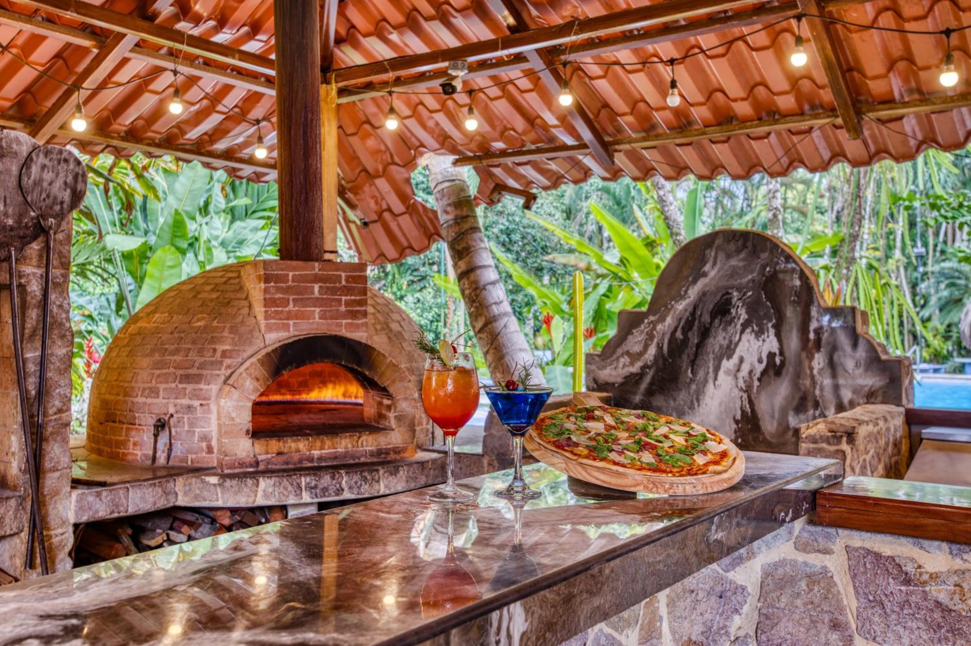 Atlantida Lodge Cahuita Eksteriør bilde