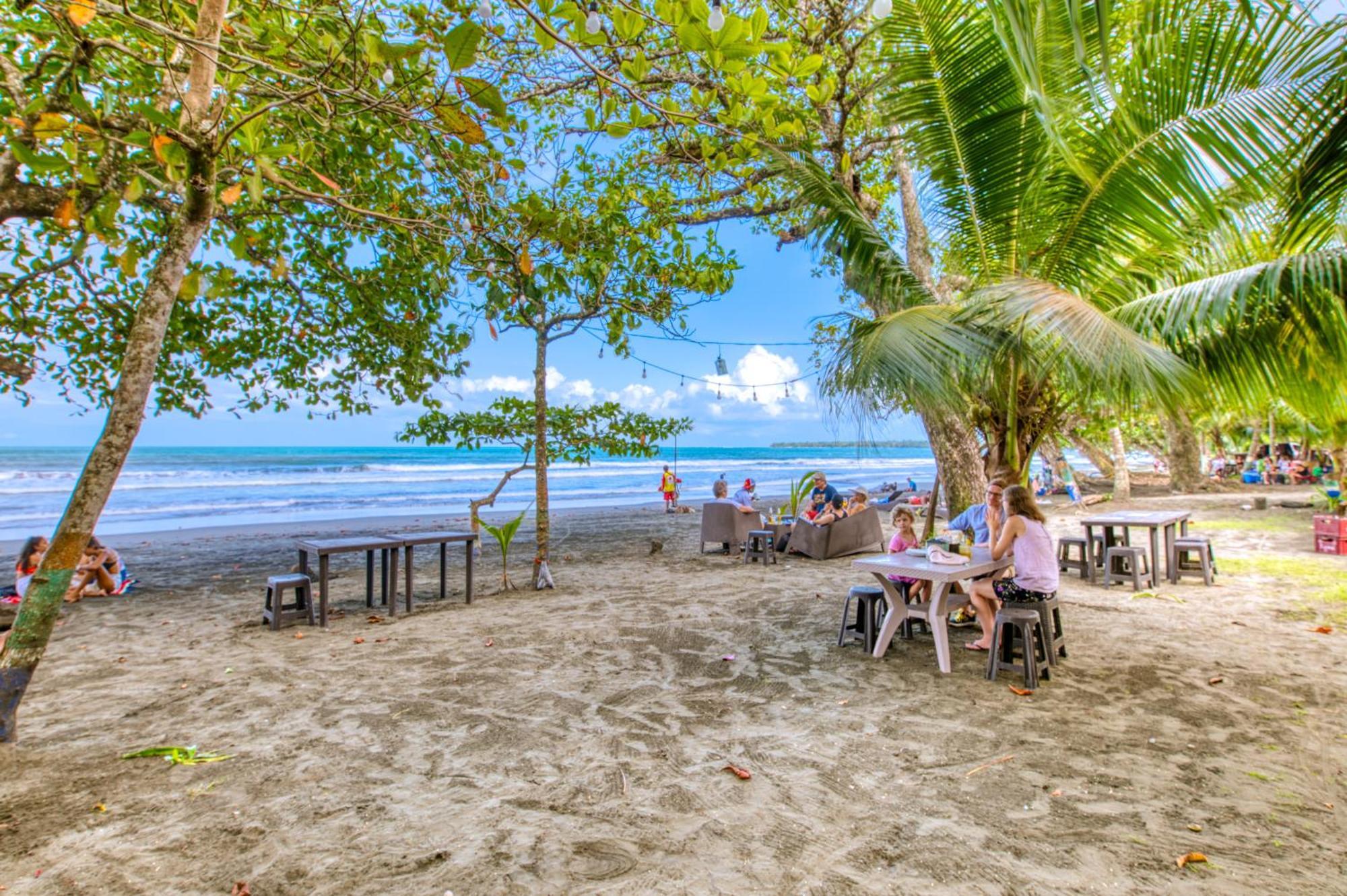 Atlantida Lodge Cahuita Eksteriør bilde