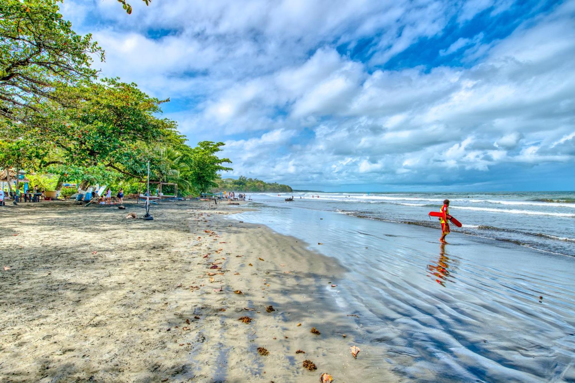 Atlantida Lodge Cahuita Eksteriør bilde