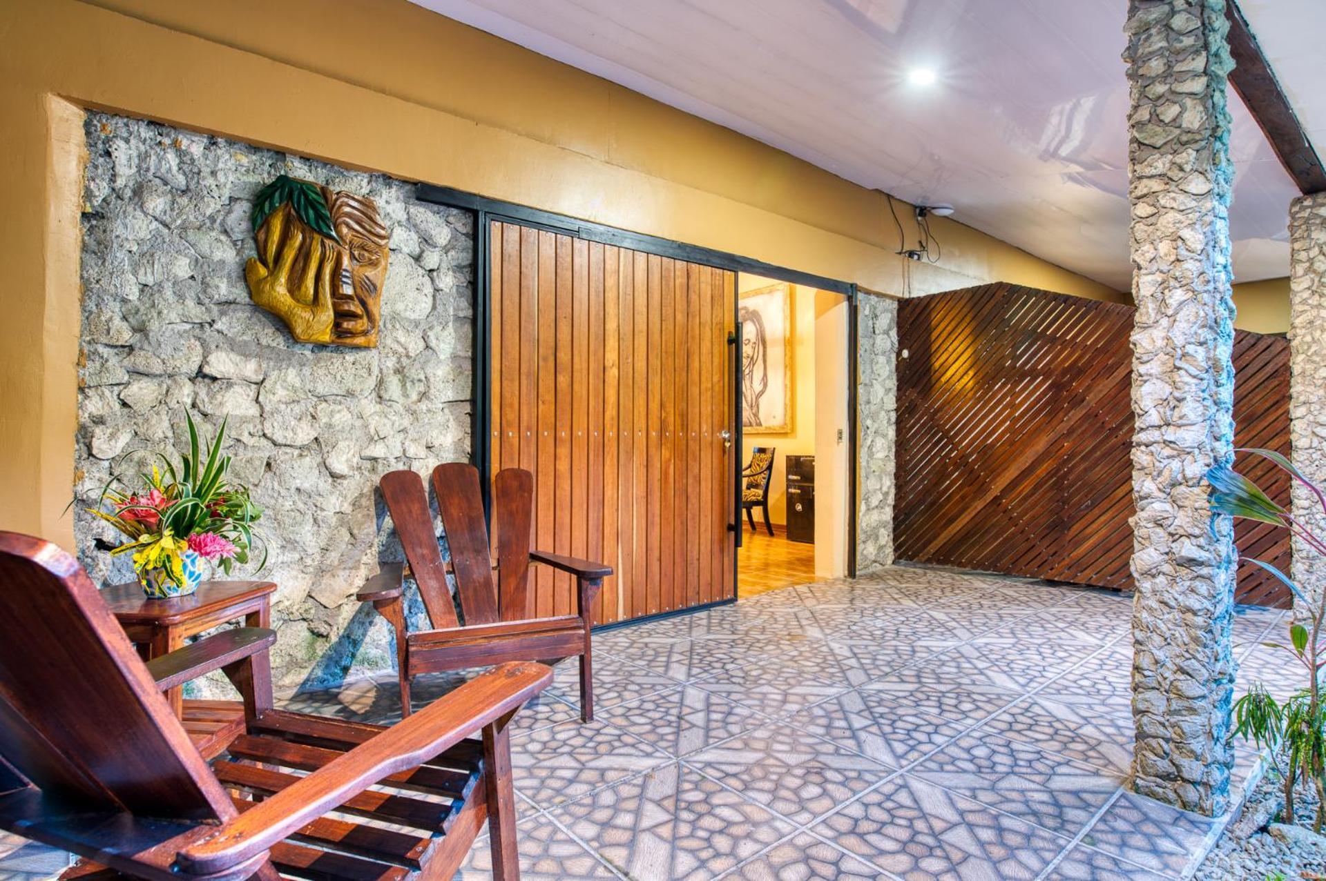 Atlantida Lodge Cahuita Eksteriør bilde