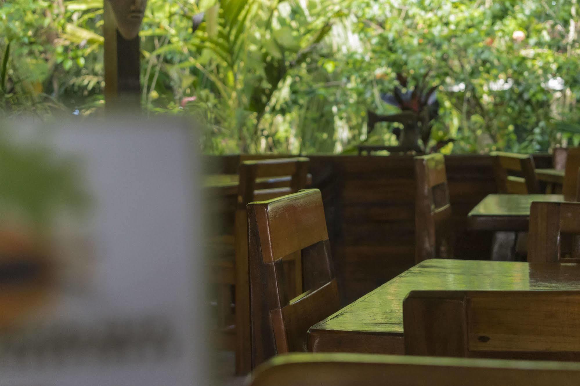 Atlantida Lodge Cahuita Eksteriør bilde