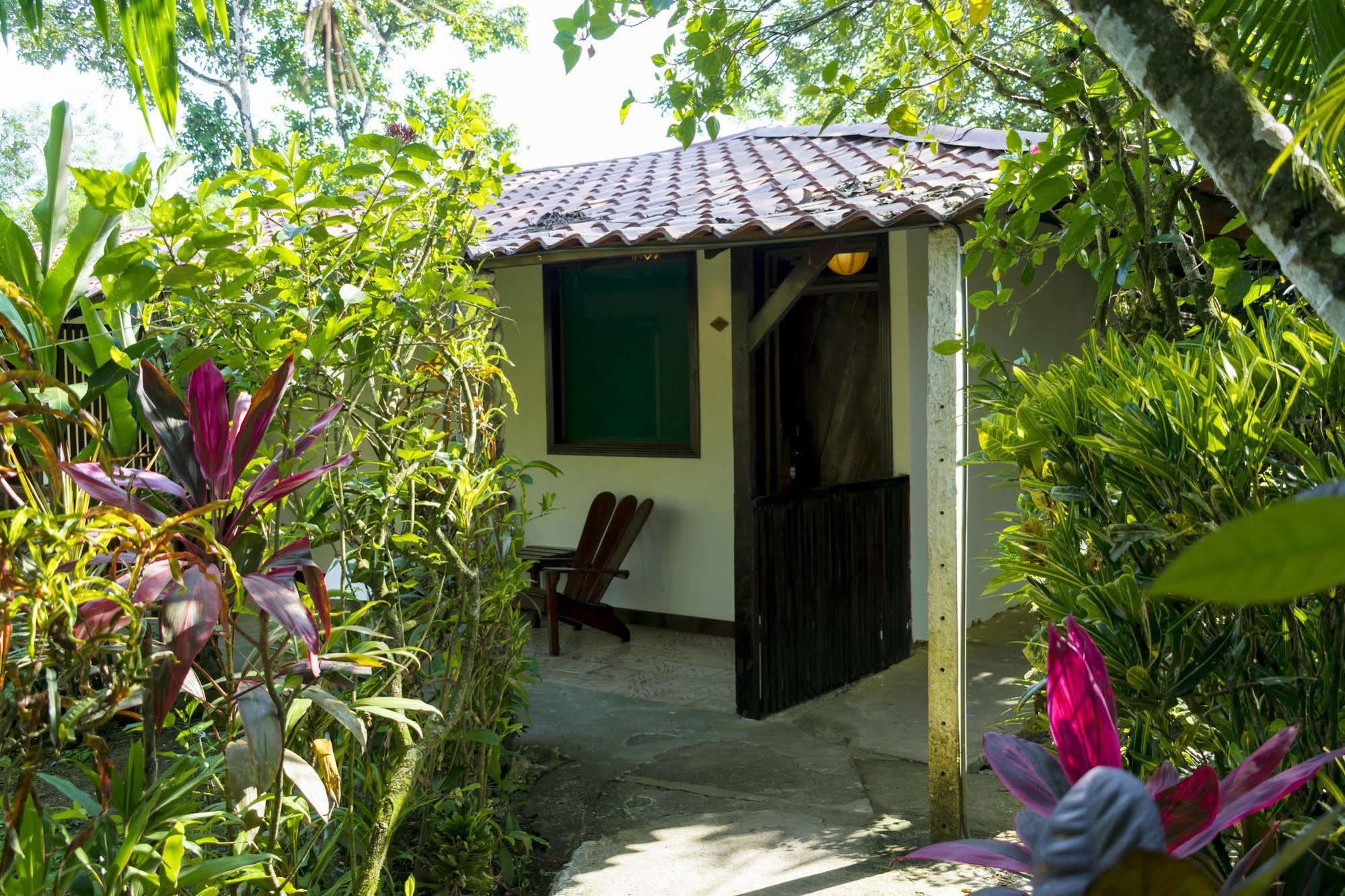 Atlantida Lodge Cahuita Eksteriør bilde