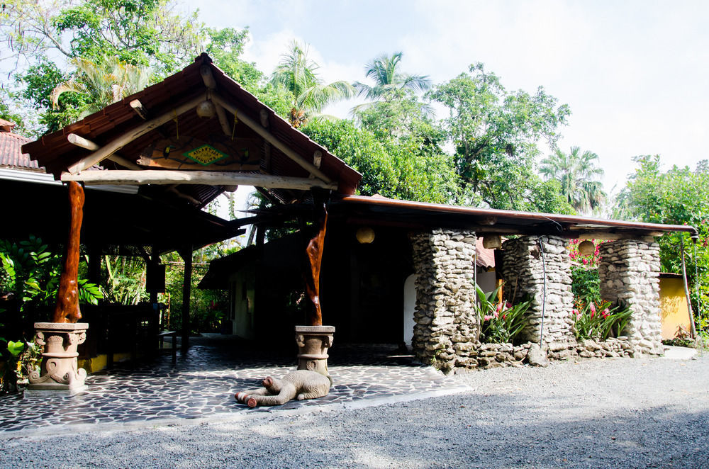 Atlantida Lodge Cahuita Eksteriør bilde