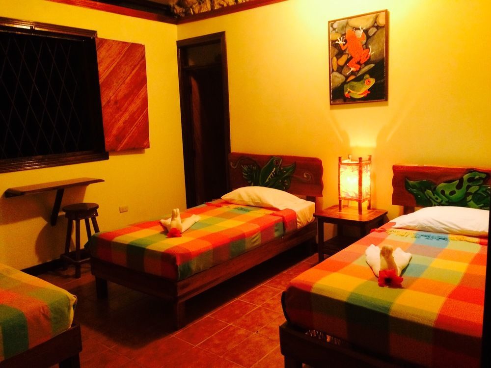 Atlantida Lodge Cahuita Eksteriør bilde